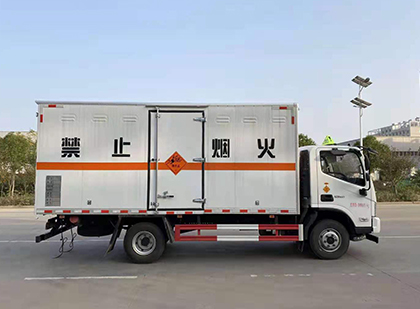 永发镇爆破器材运输车