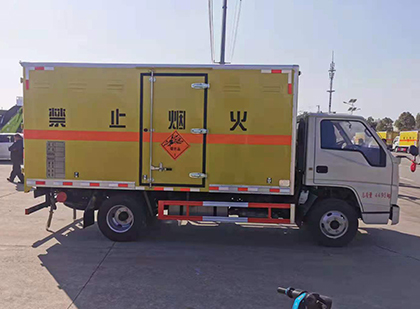 永发镇爆破器材运输车